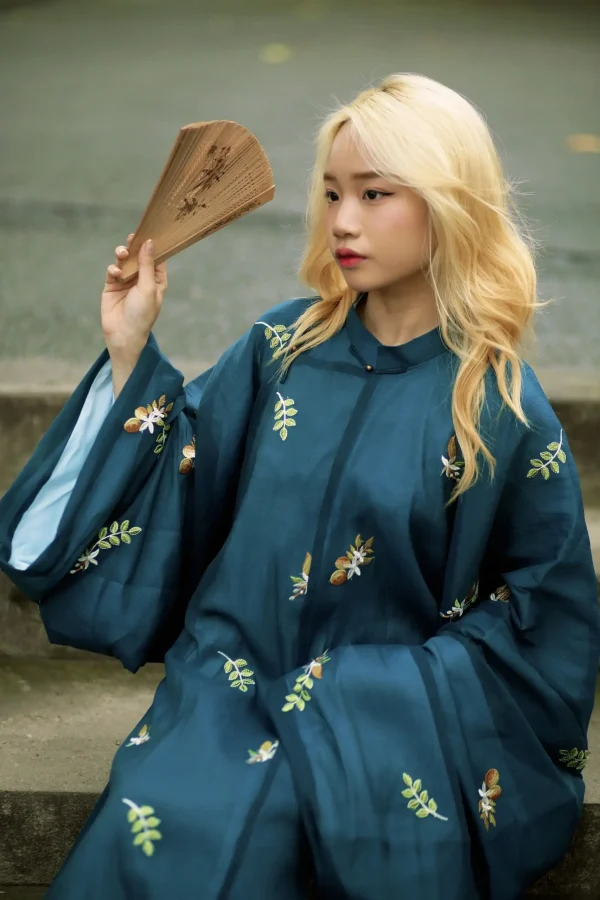 A29: Tơ Xanh Cổ Vịt Thêu Hoa 27x1