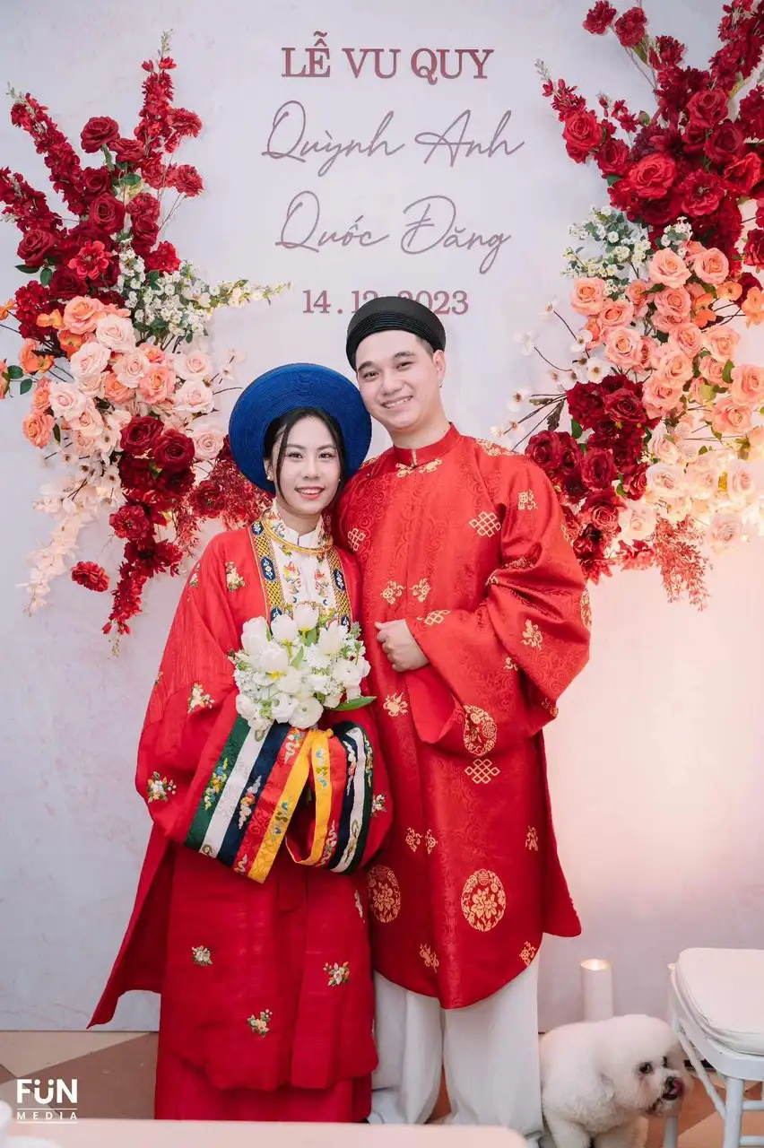 GT15: Gấm đỏ hoa văn vàng ổ tròn 27x1