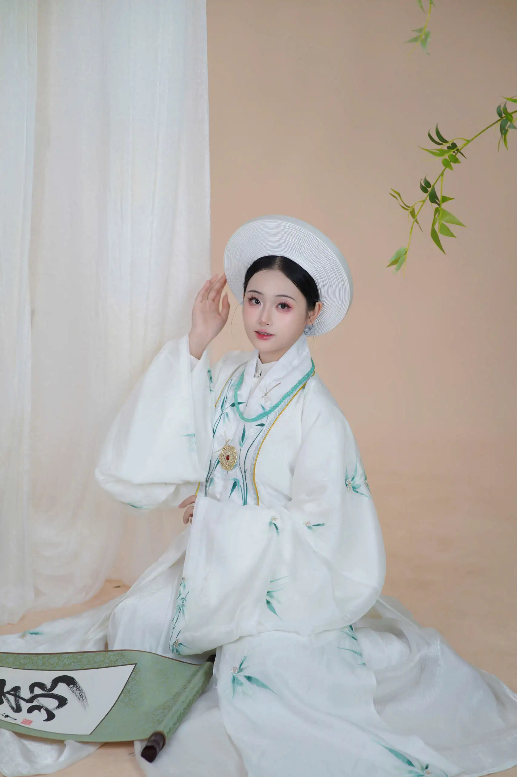 NB17: Nhật Bình Tơ Kim Trắng Thêu Trúc