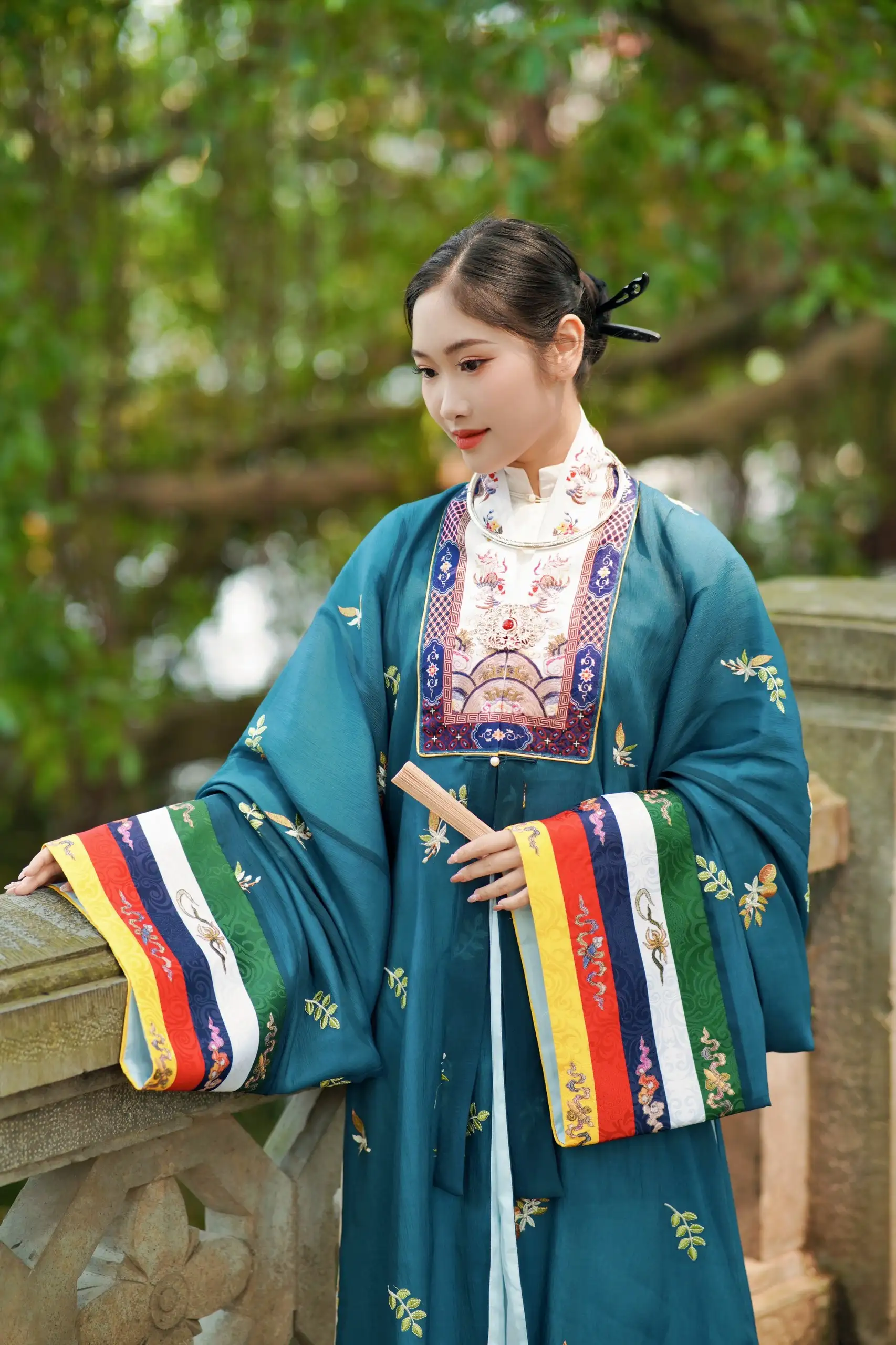 NB25: Nhật Bình Tơ Xanh Cổ Vịt Thêu Hoa