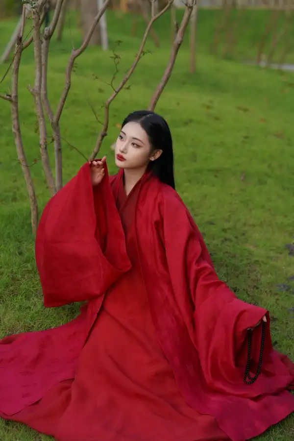 C1: Giao lĩnh tơ xước đỏ đô, thường tơ xước đỏ, khoác đối khâm sa hàn đỏ