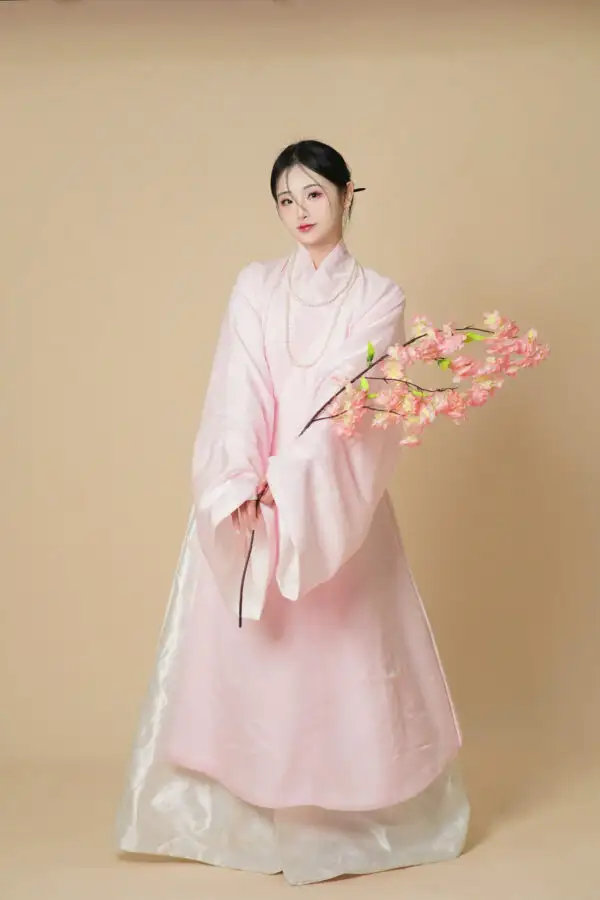 C8: Giao Lĩnh Tơ Hoa Cúc Hồng Lót Trắng, Thường Trắng, Khoác Đối Khâm Tơ Óng Trắng