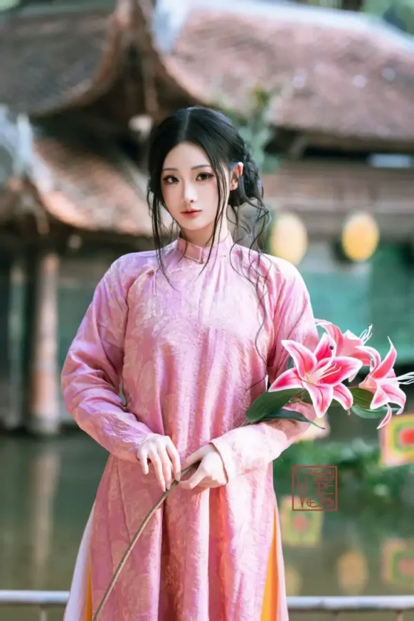 B38: Lụa Sắc Xuân Hồng Liên