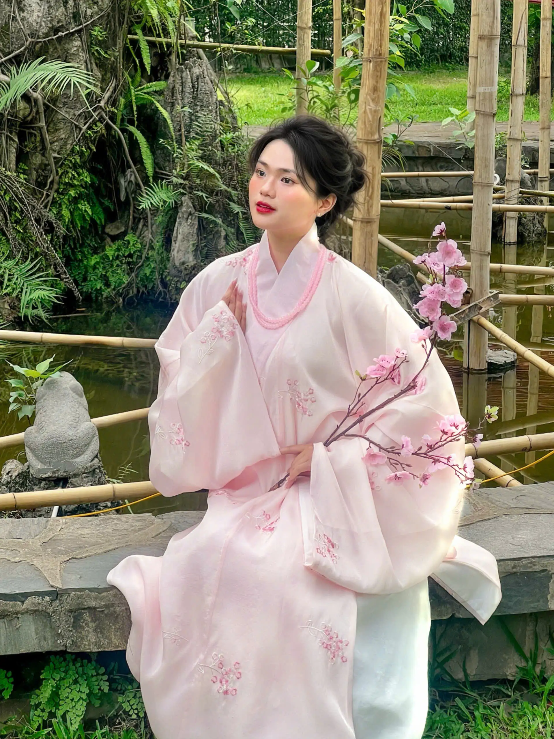 C10: Giao Lĩnh Tuyết Hồng ,  Áo Giao lĩnh hồng, thường trắng