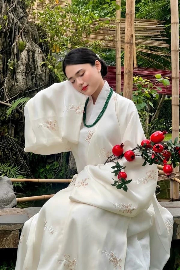 C11: Giao lĩnh Nhã An: Áo Giao lĩnh be, thường trắng