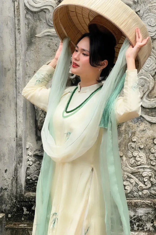 B24: Tơ óng Be Thêu Trúc